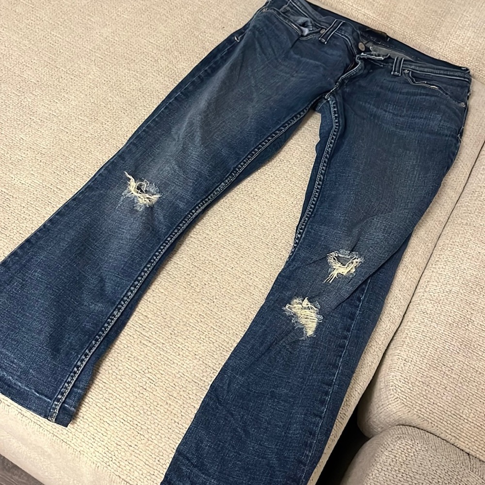 Levi jeans size 4 short (petite)